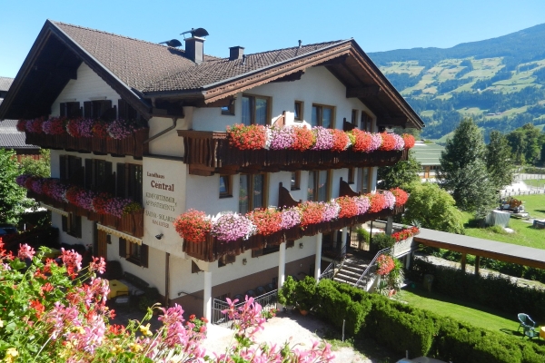Aktivhotel Central mit Landhaus Central (Fügen)